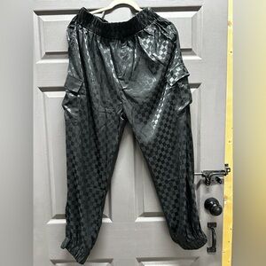 Sterling Kreek black checkered joggers size Large